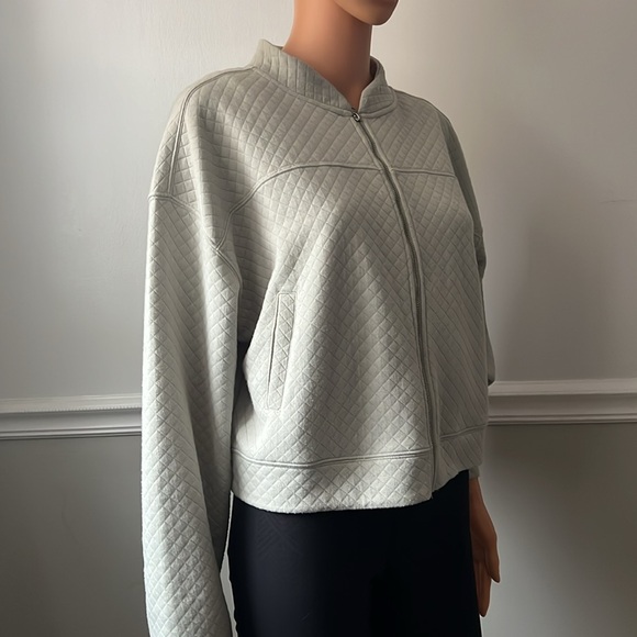 #47. GILLY HICKS Women’s Quilted Bomber Jacket - Picture 9 of 15